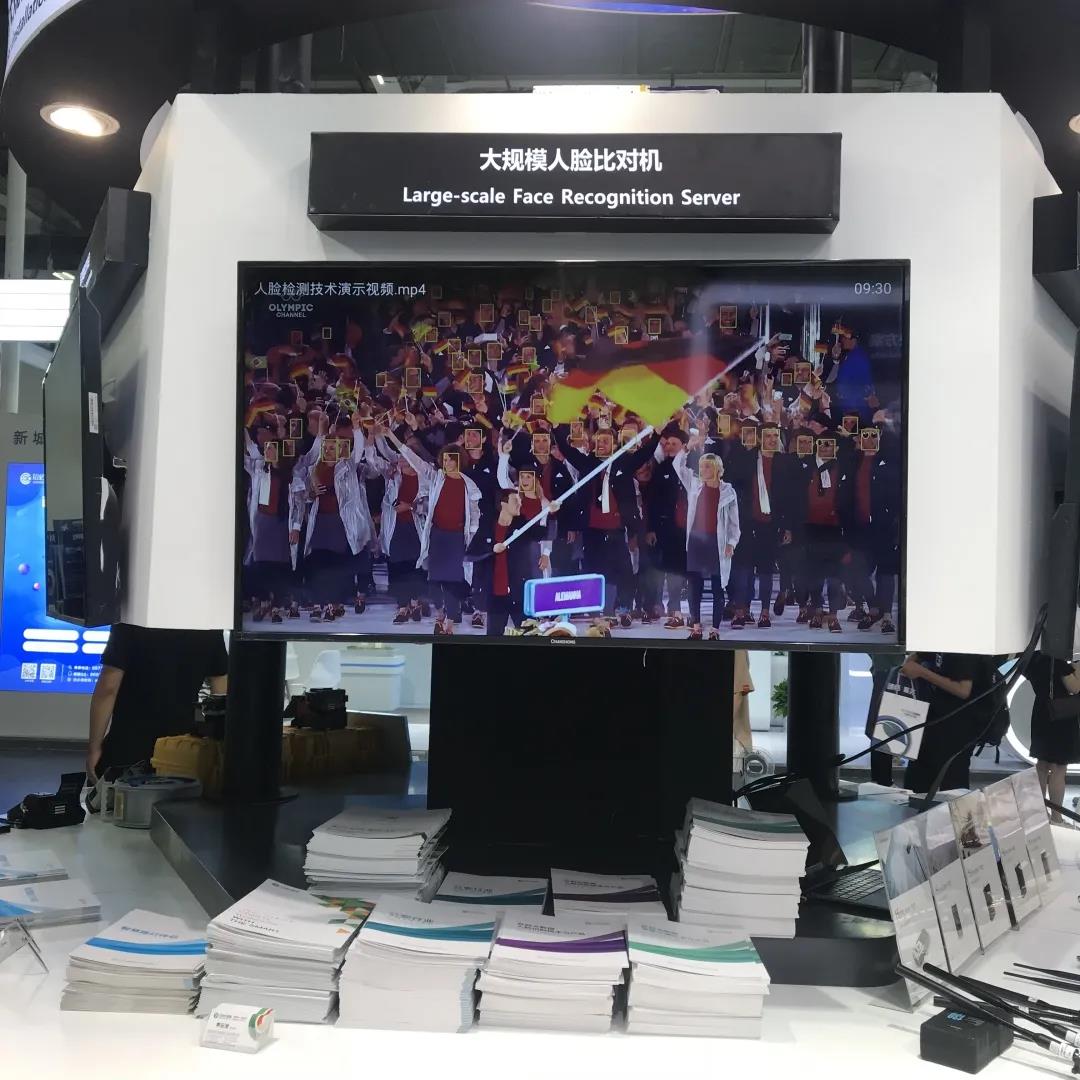 大规模人脸比照机